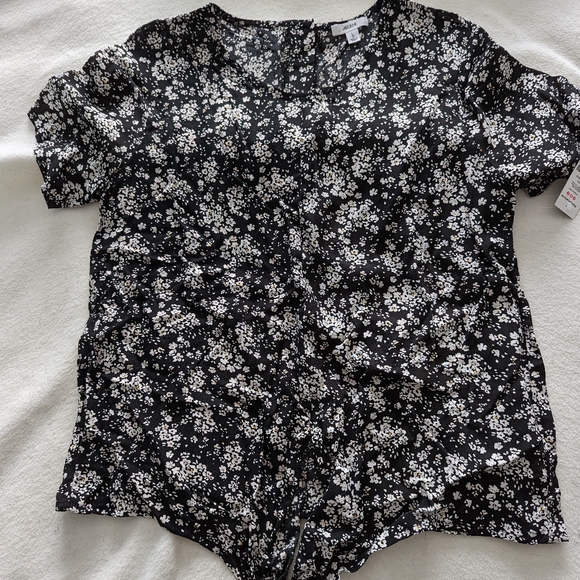 Black and white floral blouse - Picture 1 of 2